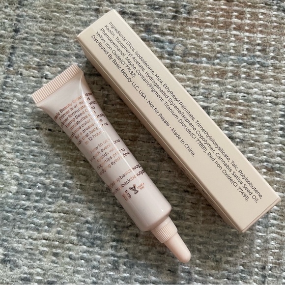 BASIC BEAUTY · EYESHADOW PRIMER - Picture 3 of 3